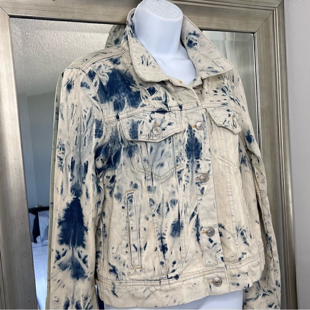 FREE PEOPLE Jones Tie Dye Blue Denim Jacket Size M. - Picture 3 of 11